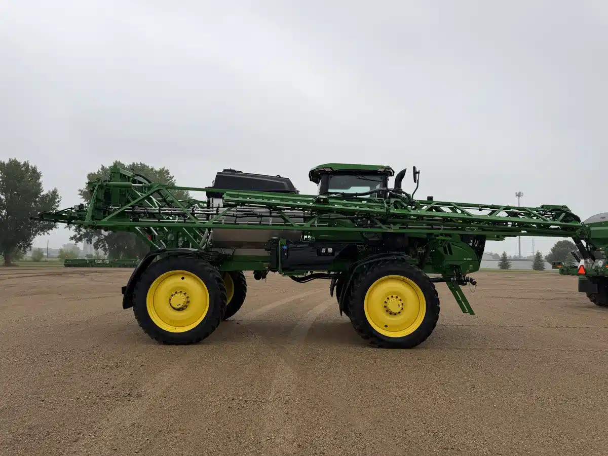 Photo de la Galerie 2 pour 2024 John Deere 412R Arroseur - Automoteur