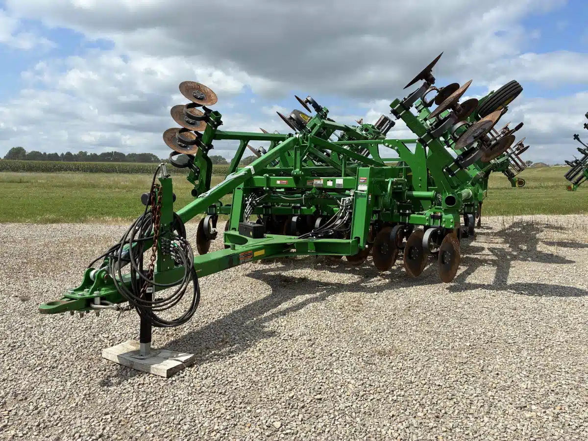 Gallery image 1 for 2023 John Deere 2730 Ripper