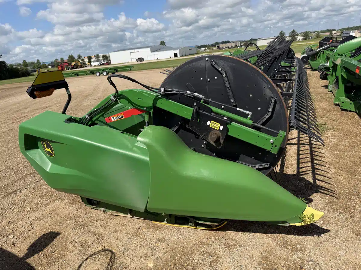 Gallery image 2 for 2024 John Deere RD40F Header - Flex Draper