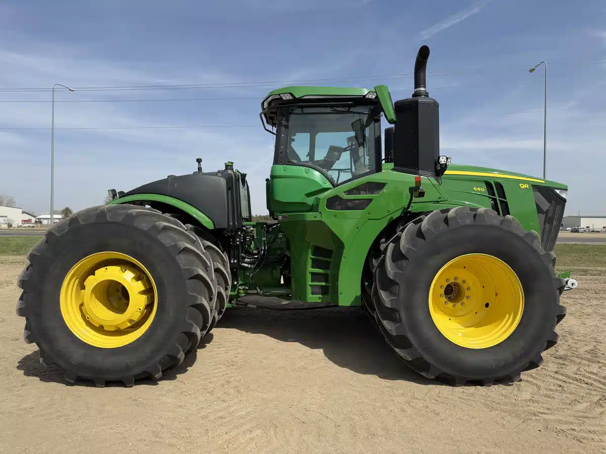 Gallery image 2 for 2022 John Deere 9R 640 Tractor
