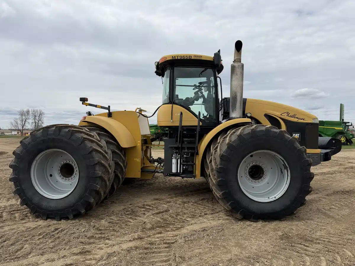 Photo de la Galerie 2 pour 2007 Challenger MT965B Tracteur