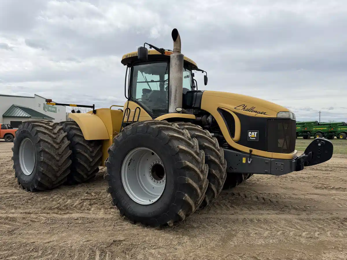 Photo de la Galerie 1 pour 2007 Challenger MT965B Tracteur