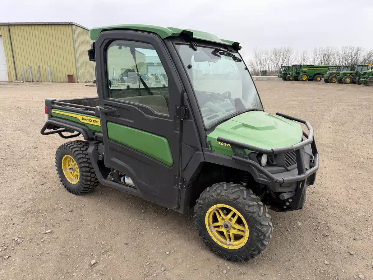 Photo de la Galerie 1 pour 2021 John Deere XUV 835R Véhicule utilitaire