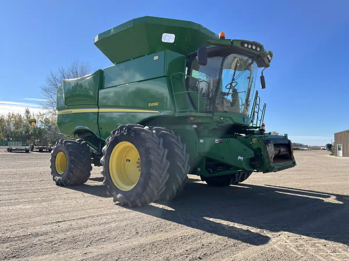 Photo de la Galerie 2 pour 2013 John Deere S690 Batteuse