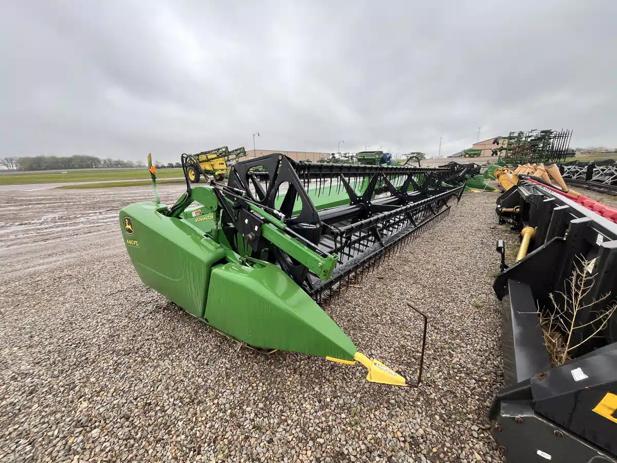 Gallery image 2 for 2013 John Deere 640FD Header - Draper