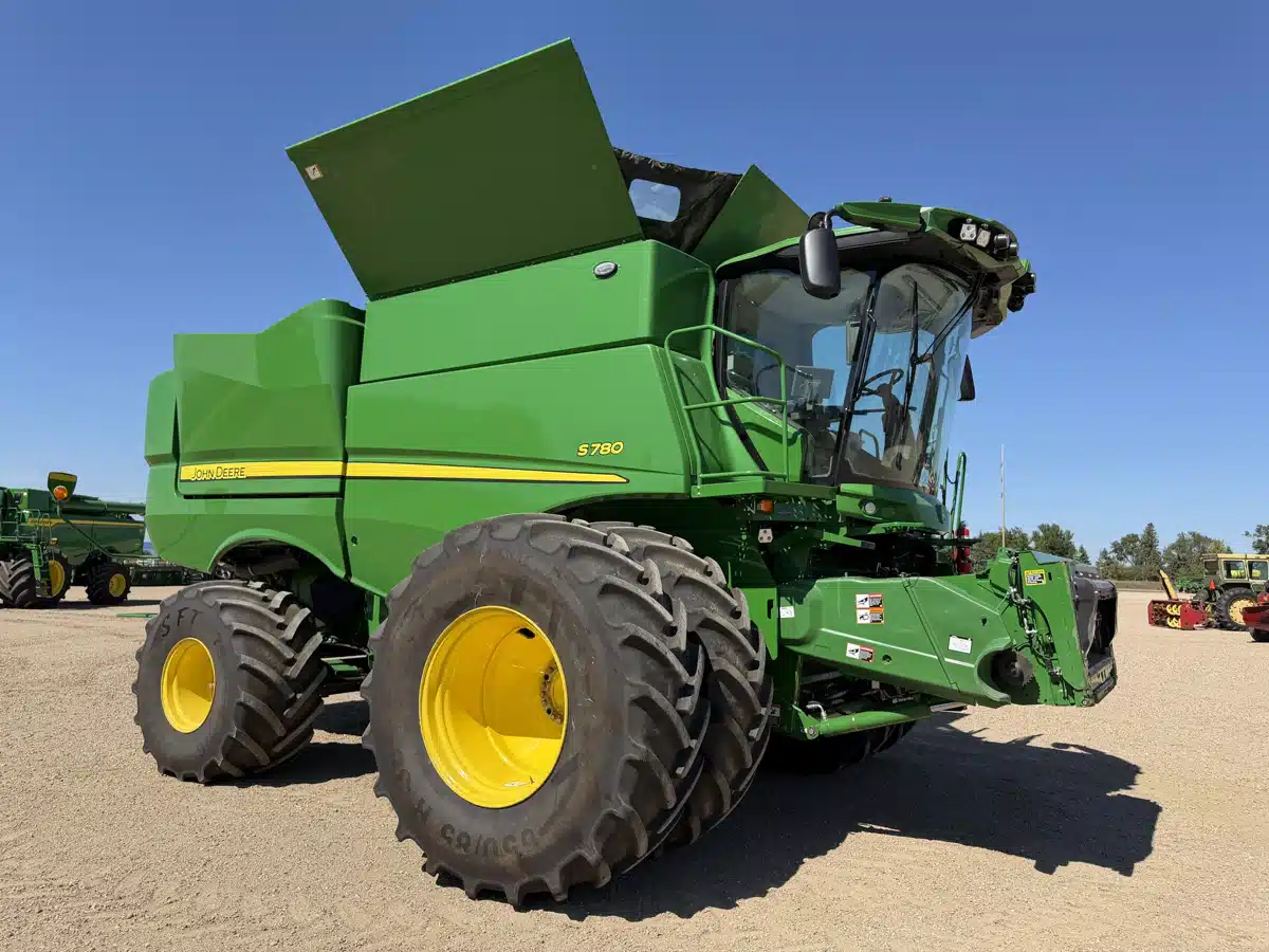 Gallery image 1 for 2023 John Deere S780 Combine