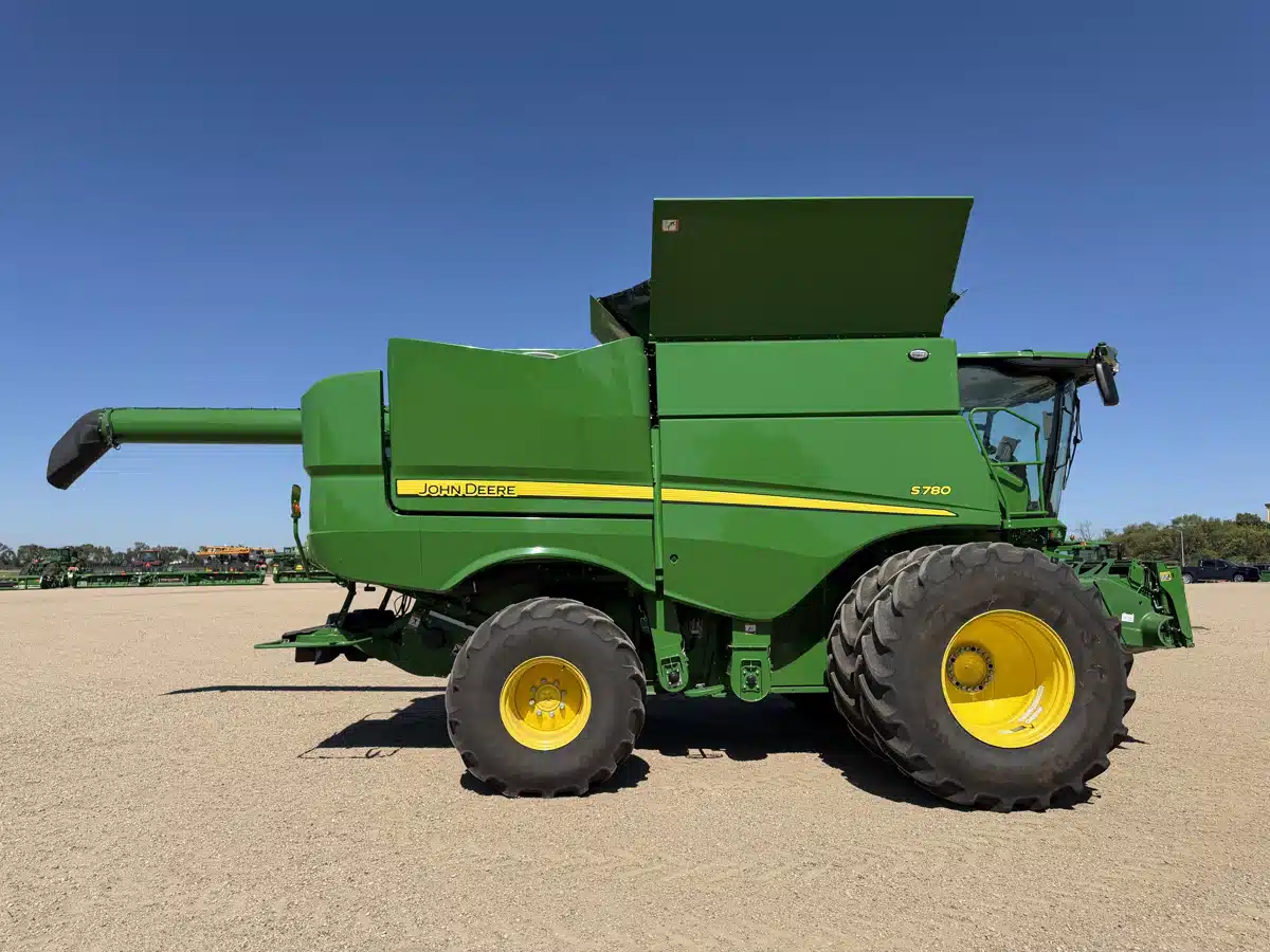Gallery image 2 for 2023 John Deere S780 Combine