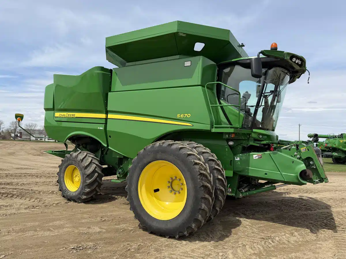Gallery image 1 for 2014 John Deere S670 Combine