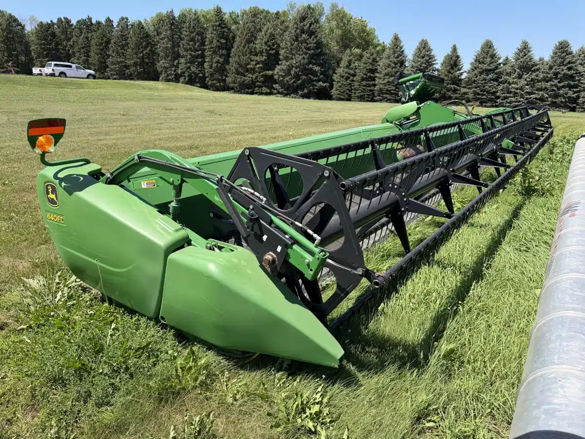 Photo de la Galerie 2 pour 2012 John Deere 640FD Nez - Toile/Tapis