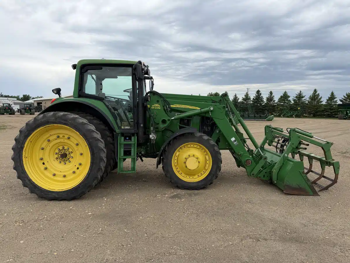 Gallery image 2 for 2008 John Deere 7430 PREMIUM Tractor