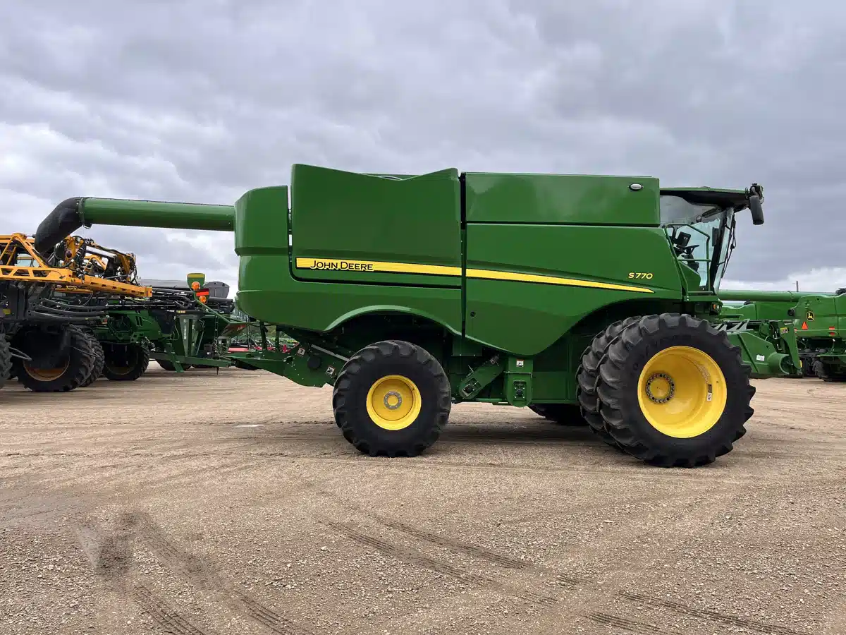 Photo de la Galerie 2 pour 2024 John Deere S770 Batteuse
