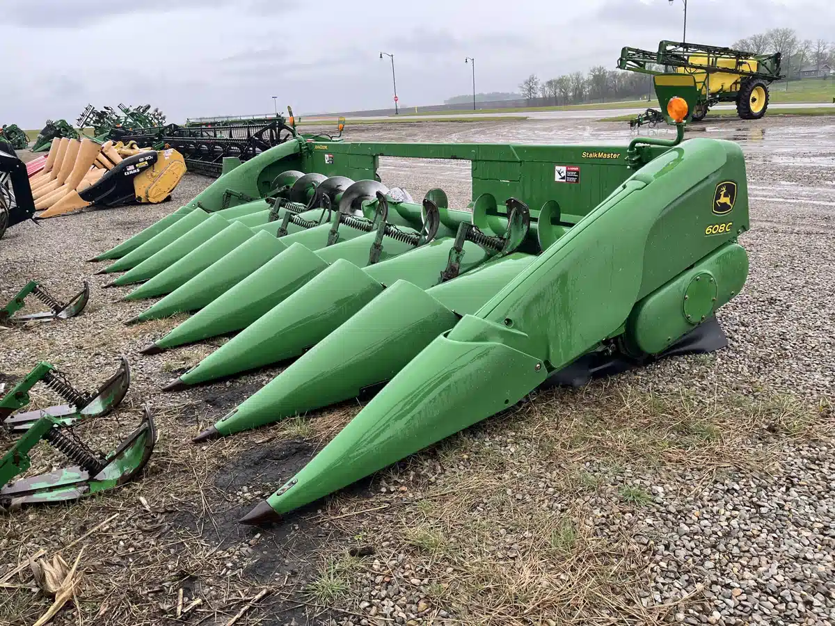 Gallery image 1 for 2011 John Deere 608C Header - Row Crop