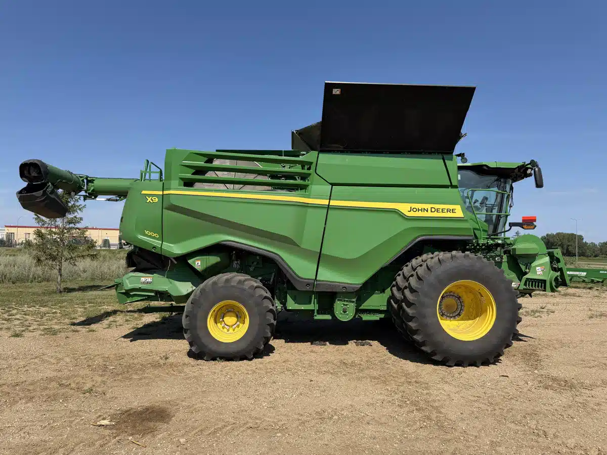 Gallery image 2 for 2024 John Deere X9 1000 Combine