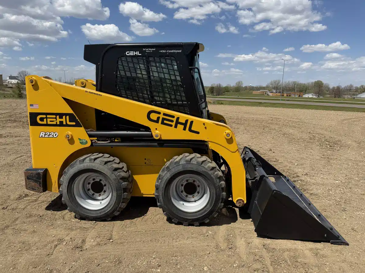 Gallery image 2 for 2023 Gehl R220 Skid Steer