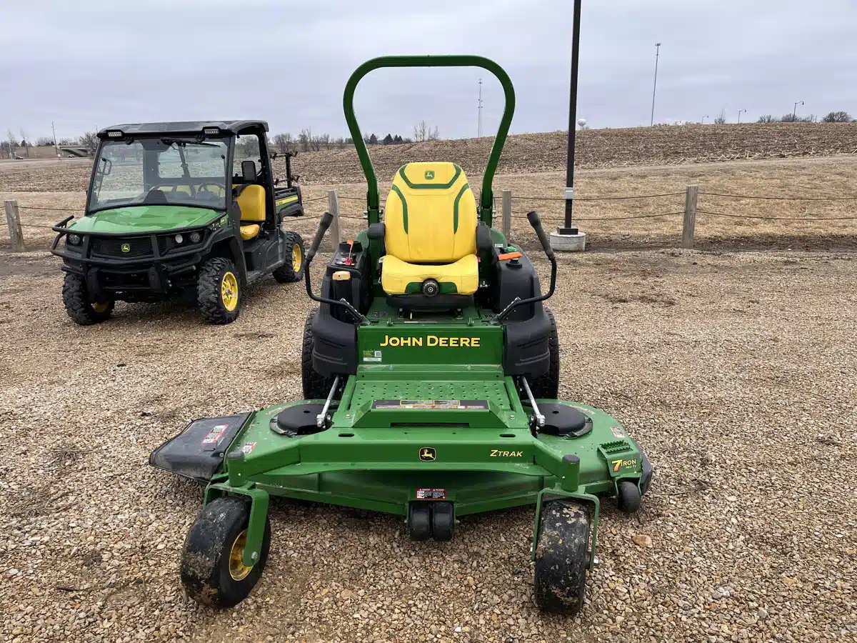Photo de la Galerie 2 pour 2024 John Deere Z997R Tondeuse à rayon de braquage zéro