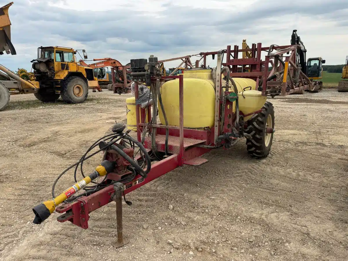 Gallery image 1 for Used Hardi NAVIGATOR 550M Sprayer - Pull Type