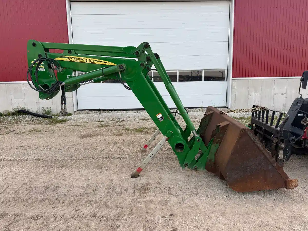 Gallery image 1 for Used 2008 John Deere 741 Front End Loader