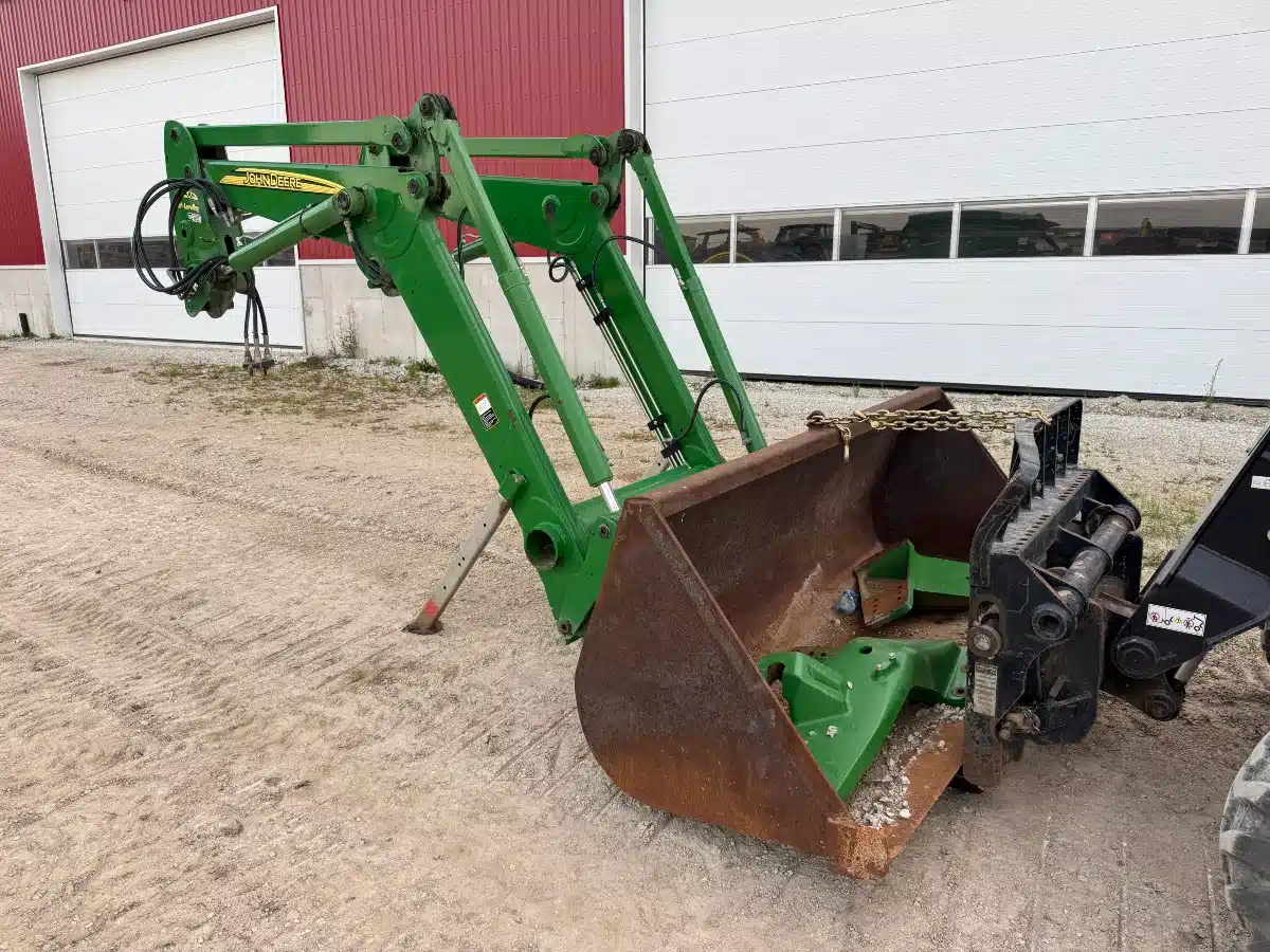 Gallery image 2 for Used 2008 John Deere 741 Front End Loader