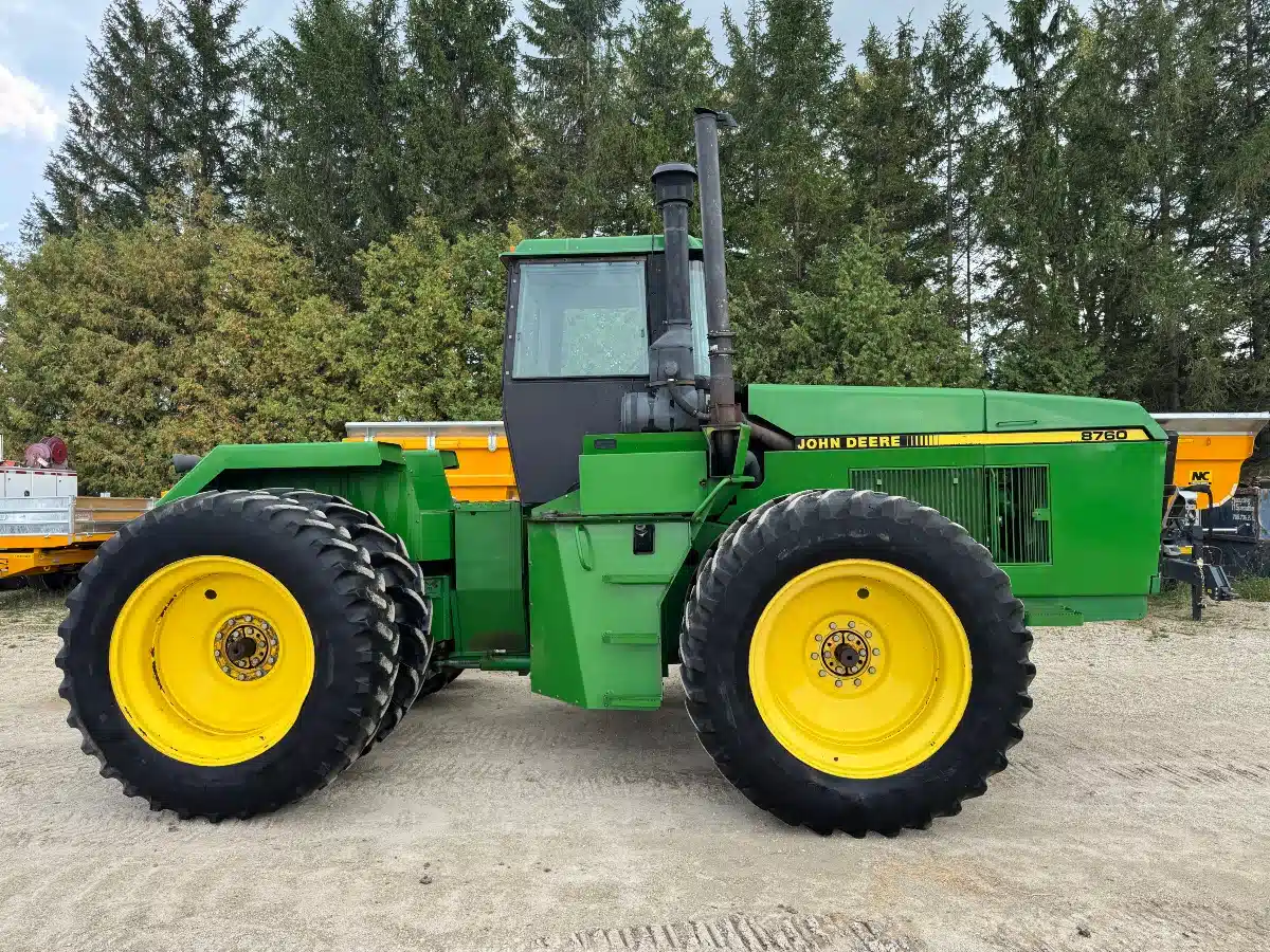 Gallery image 1 for Used 1990 John Deere 8760 Tractor