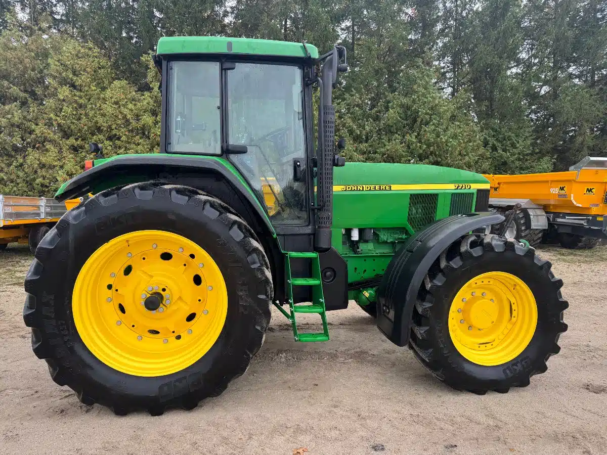 Gallery image 2 for Used 2002 John Deere 7710 Tractor