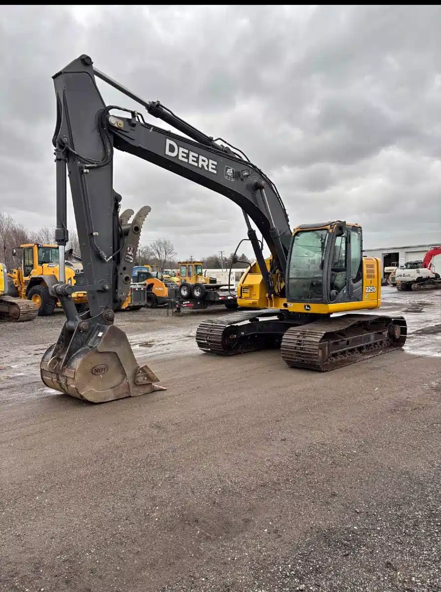 Gallery image 1 for Used 2012 John Deere 225D LC Excavator