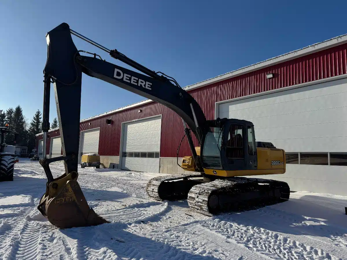 Used 2000 John Deere 200C LC Excavator