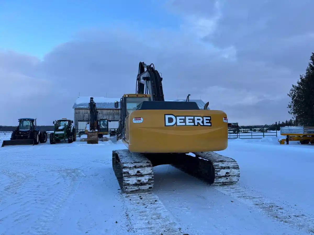 Gallery image 2 for 2011 John Deere 240D LC Excavator