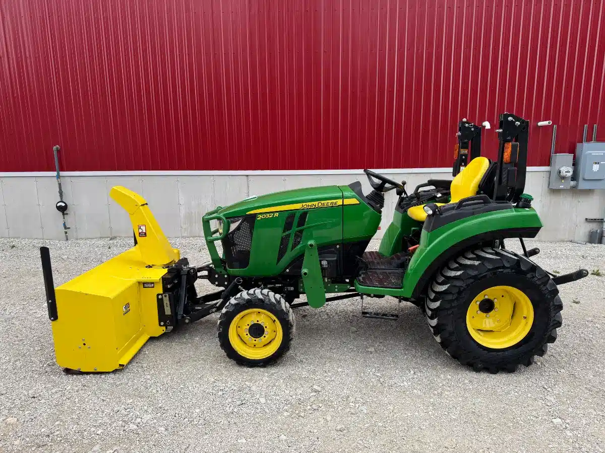 2020 John Deere 2032R Tractor