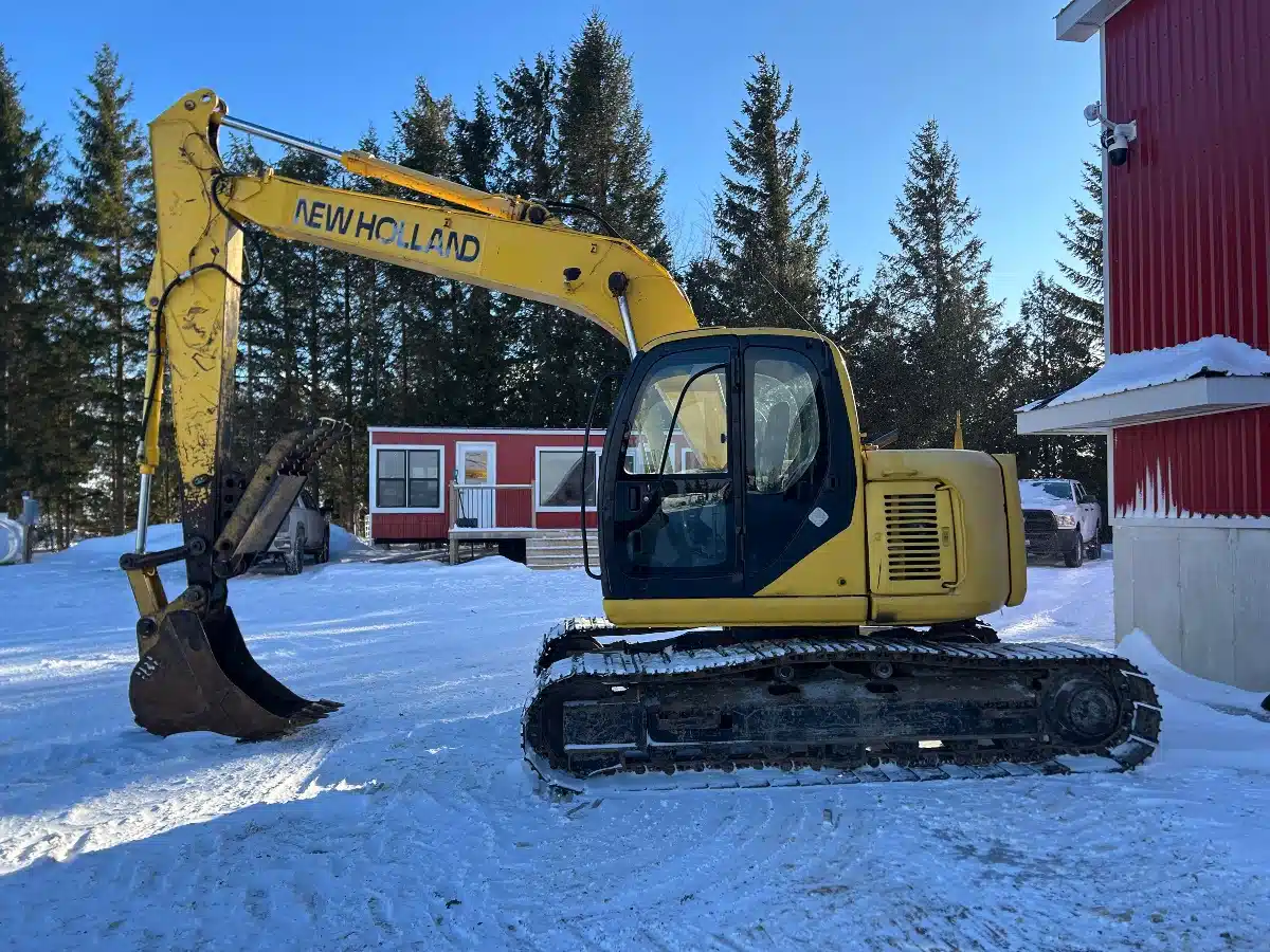 Gallery image 1 for 2004 New Holland EH130 Excavator
