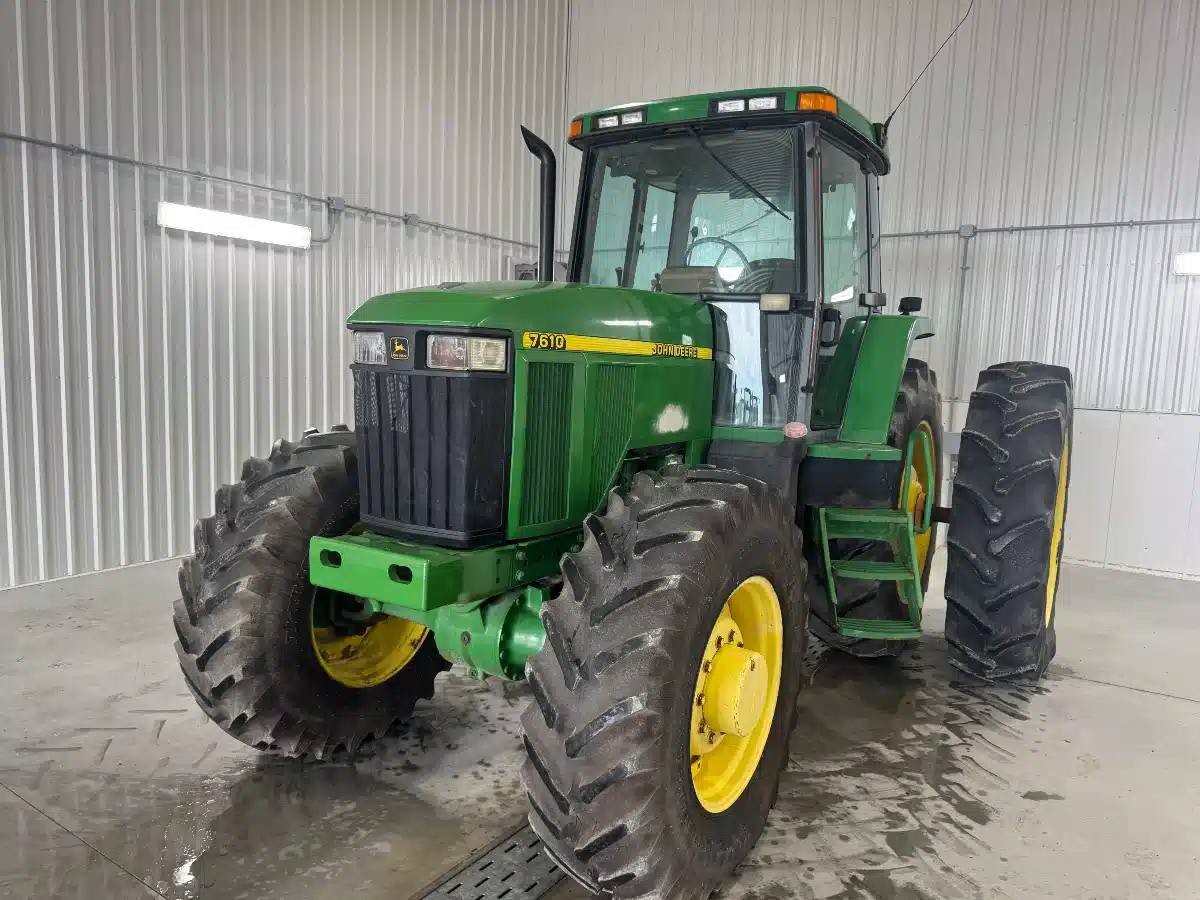 Photo de la Galerie 2 pour 1997 John Deere 7610 Tracteur