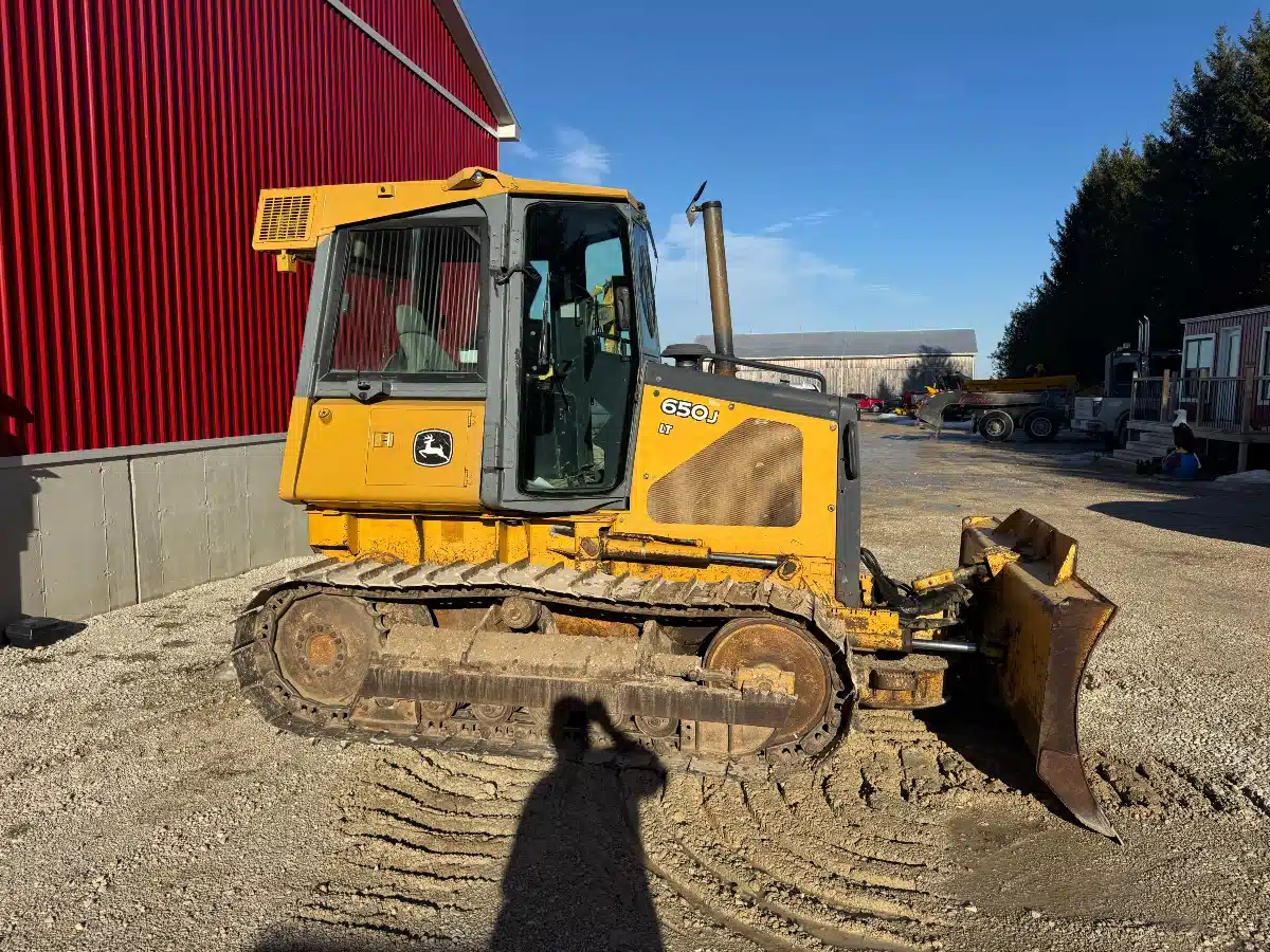 Gallery image 1 for 2006 John Deere 650J LT Dozer