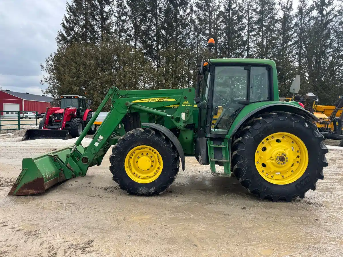 Gallery image 2 for 2004 John Deere 7320 Tractor