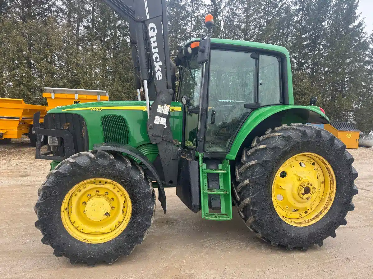Gallery image 1 for 2003 John Deere 7420 Tractor