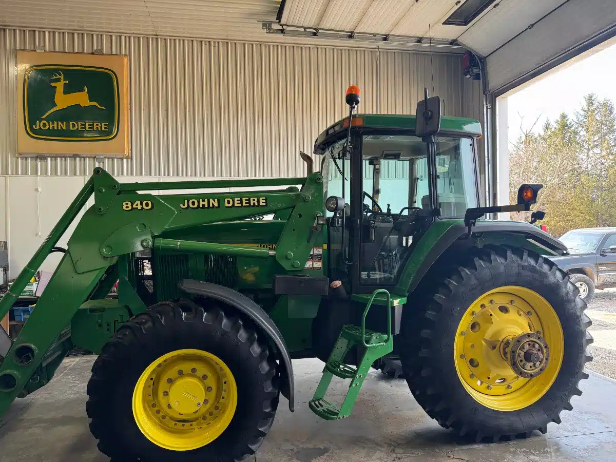 Gallery image 2 for 2000 John Deere 7810 Tractor