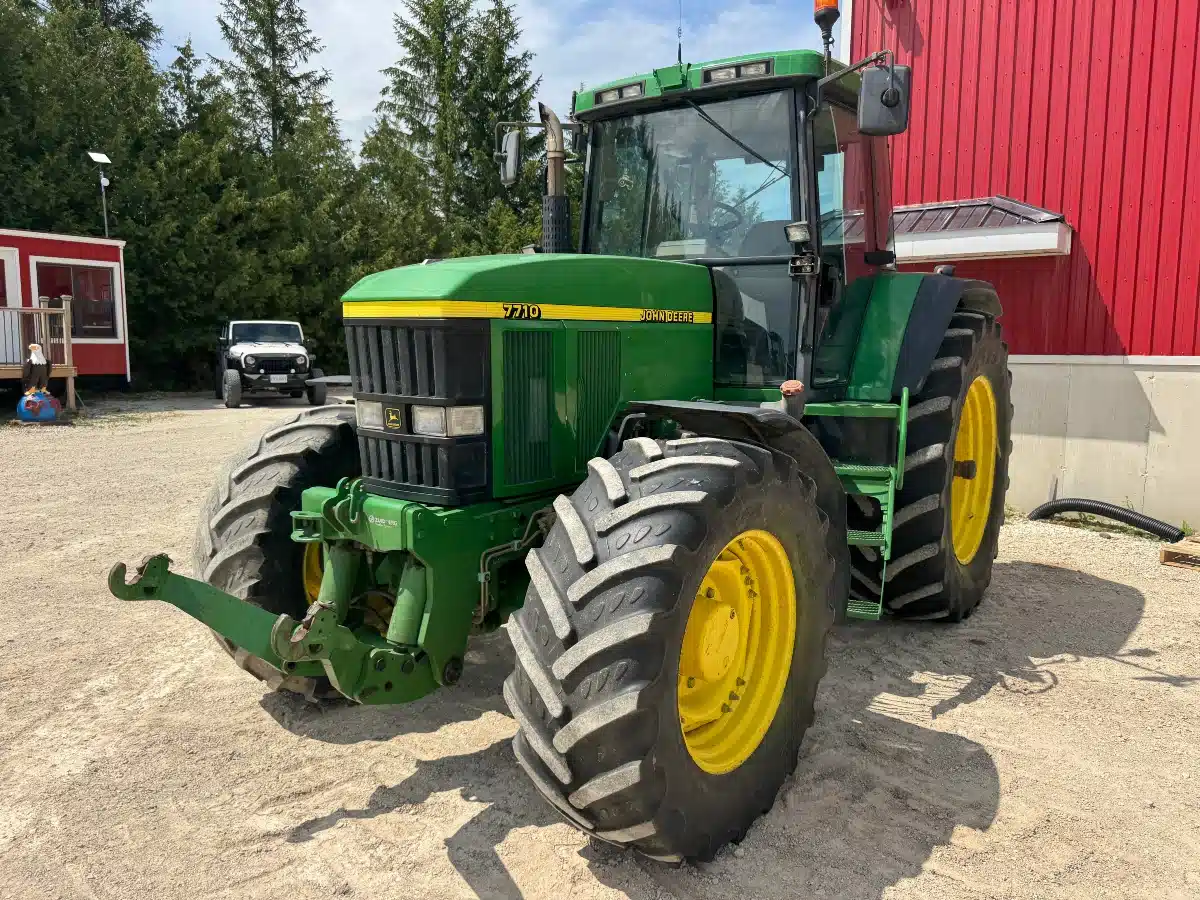 Photo de la Galerie 2 pour 1999 John Deere 7710 Tracteur