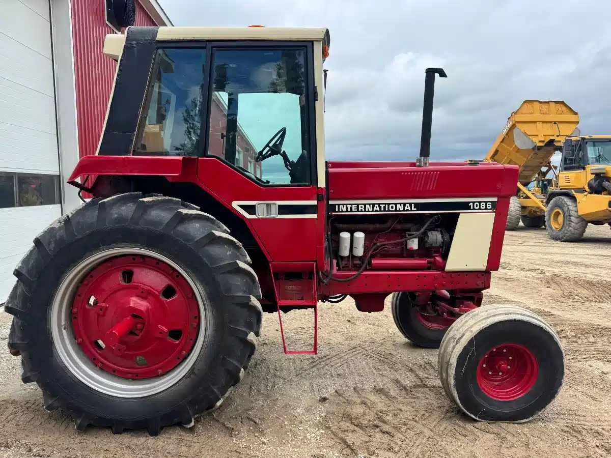 Gallery image 1 for International Harvester 1086 Tractor