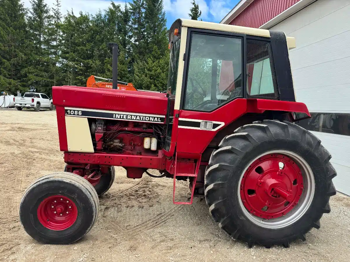 Gallery image 2 for International Harvester 1086 Tractor