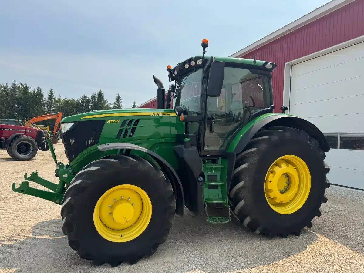 Photo de la Galerie 1 pour 2017 John Deere 6215R Tracteur