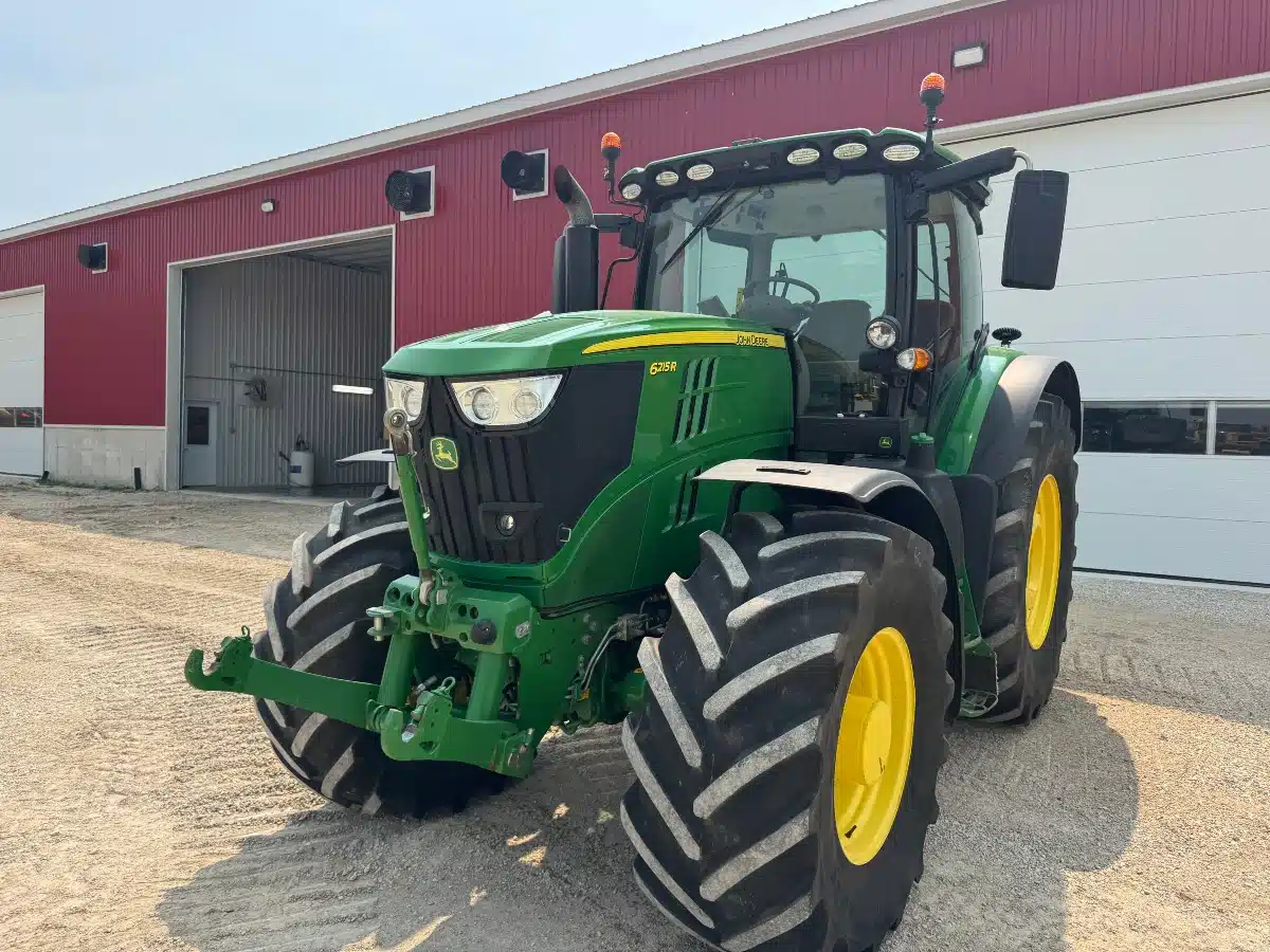 Photo de la Galerie 2 pour 2017 John Deere 6215R Tracteur