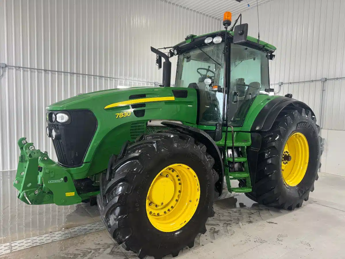 Photo de la Galerie 1 pour 2010 John Deere 7830 Tracteur