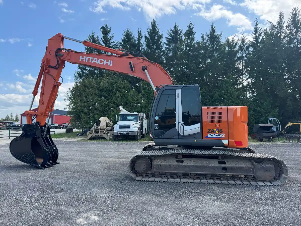 Gallery image 1 for 2013 Hitachi ZX225USLC Excavator