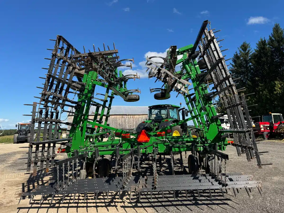 Photo de la Galerie 2 pour John Deere 2210 Cultivateur