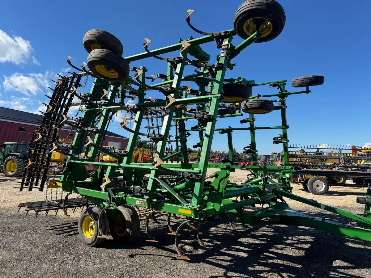 Photo de la Galerie 1 pour John Deere 2210 Cultivateur