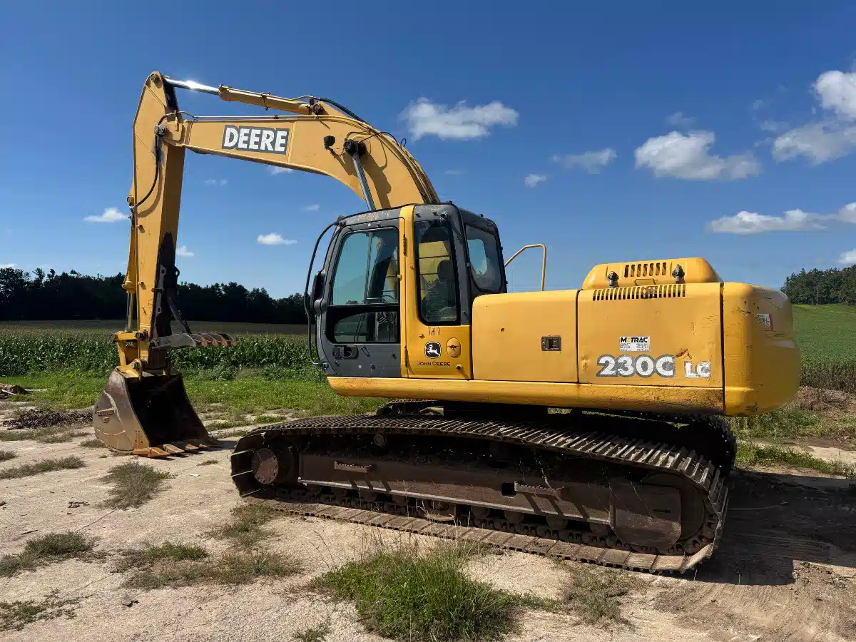 Gallery image 1 for 2005 John Deere 230C LC Excavator