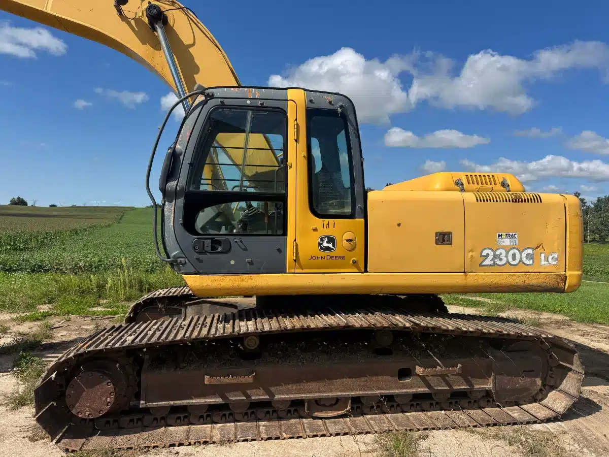 Gallery image 2 for 2005 John Deere 230C LC Excavator