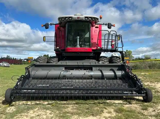 Gallery image 2 for Used 2014 Massey Ferguson 9560 Combine