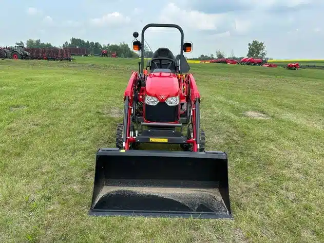 Gallery image 2 for Used 2023 Massey Ferguson GC1725M Tractor