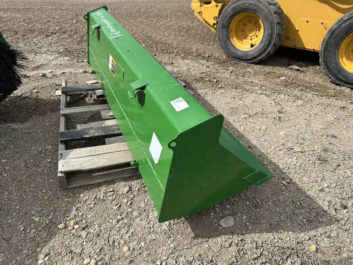 Gallery image 1 for Used 2022 John Deere 1850M Bucket with hookup Miscellaneous