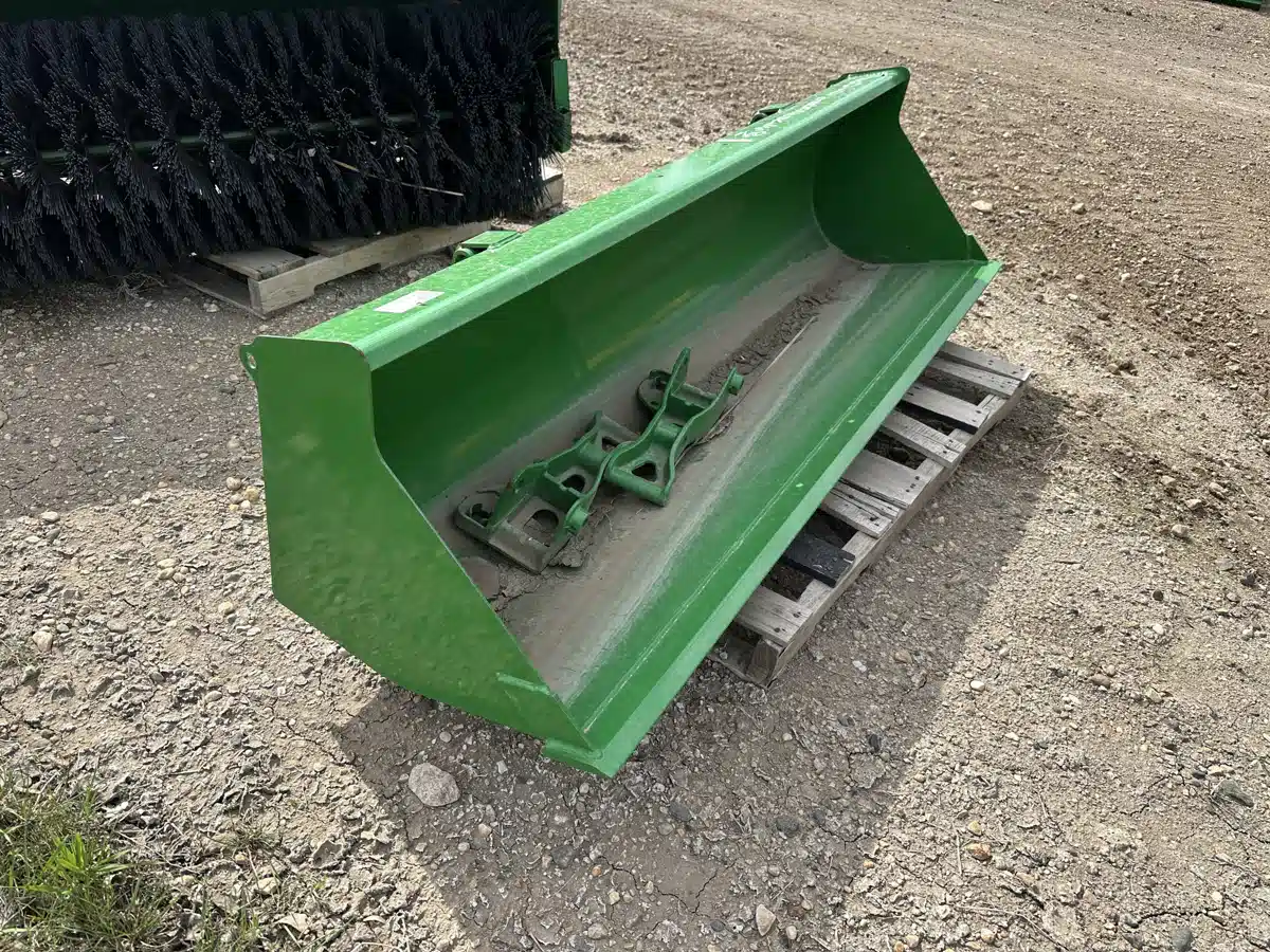 Gallery image 2 for Used 2022 John Deere 1850M Bucket with hookup Miscellaneous