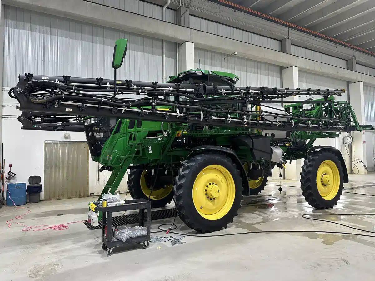 Gallery image 2 for Used 2022 John Deere 410R Sprayer - Self Propelled
